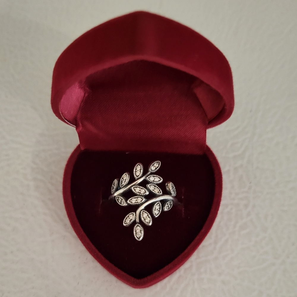 PANDORA AUTHENTIC RETIRED RING- SPARKLING LEAVES